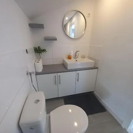 One Bedroom Loft With View アパート ニン